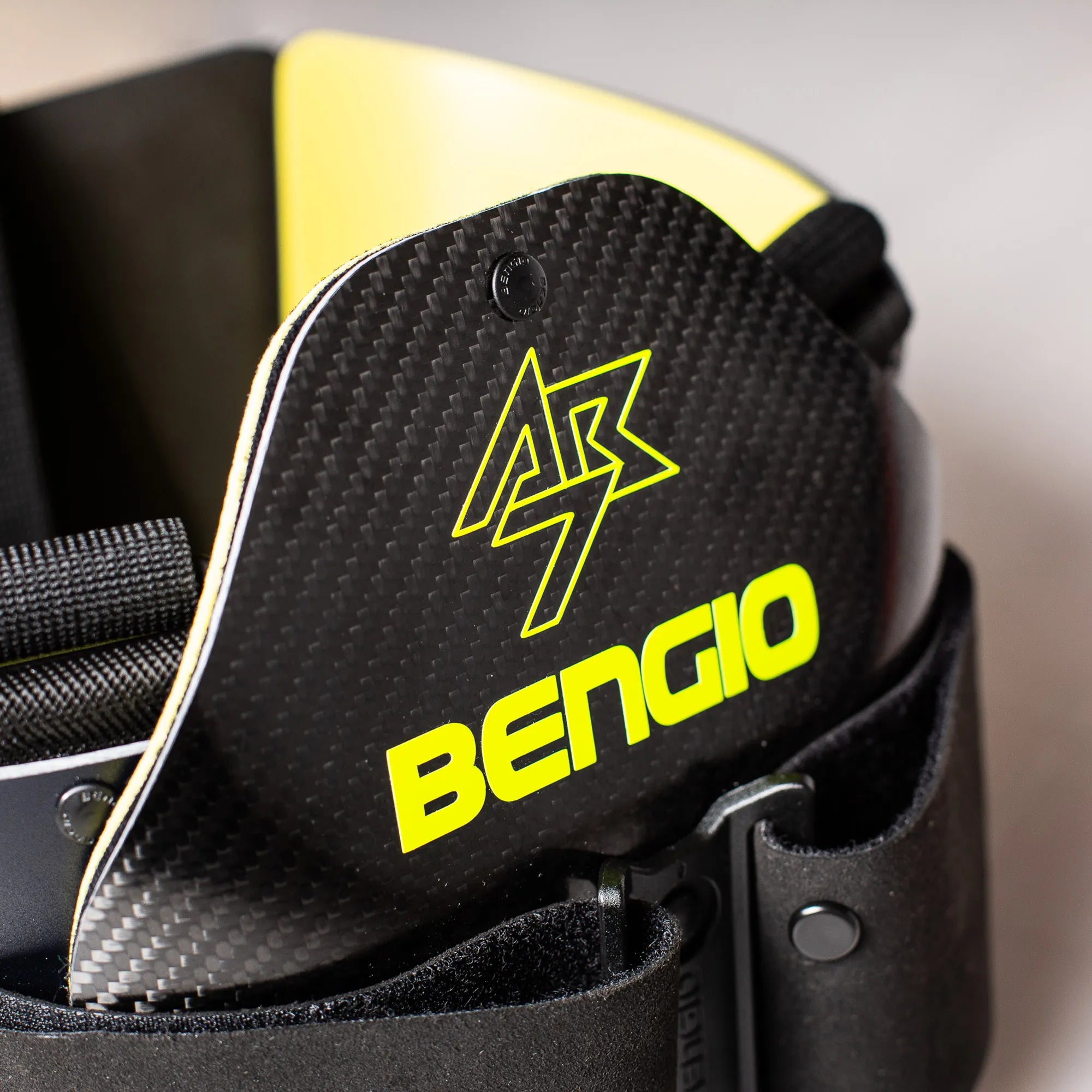 PROTECTOR BENGIO AB7 CARBONO